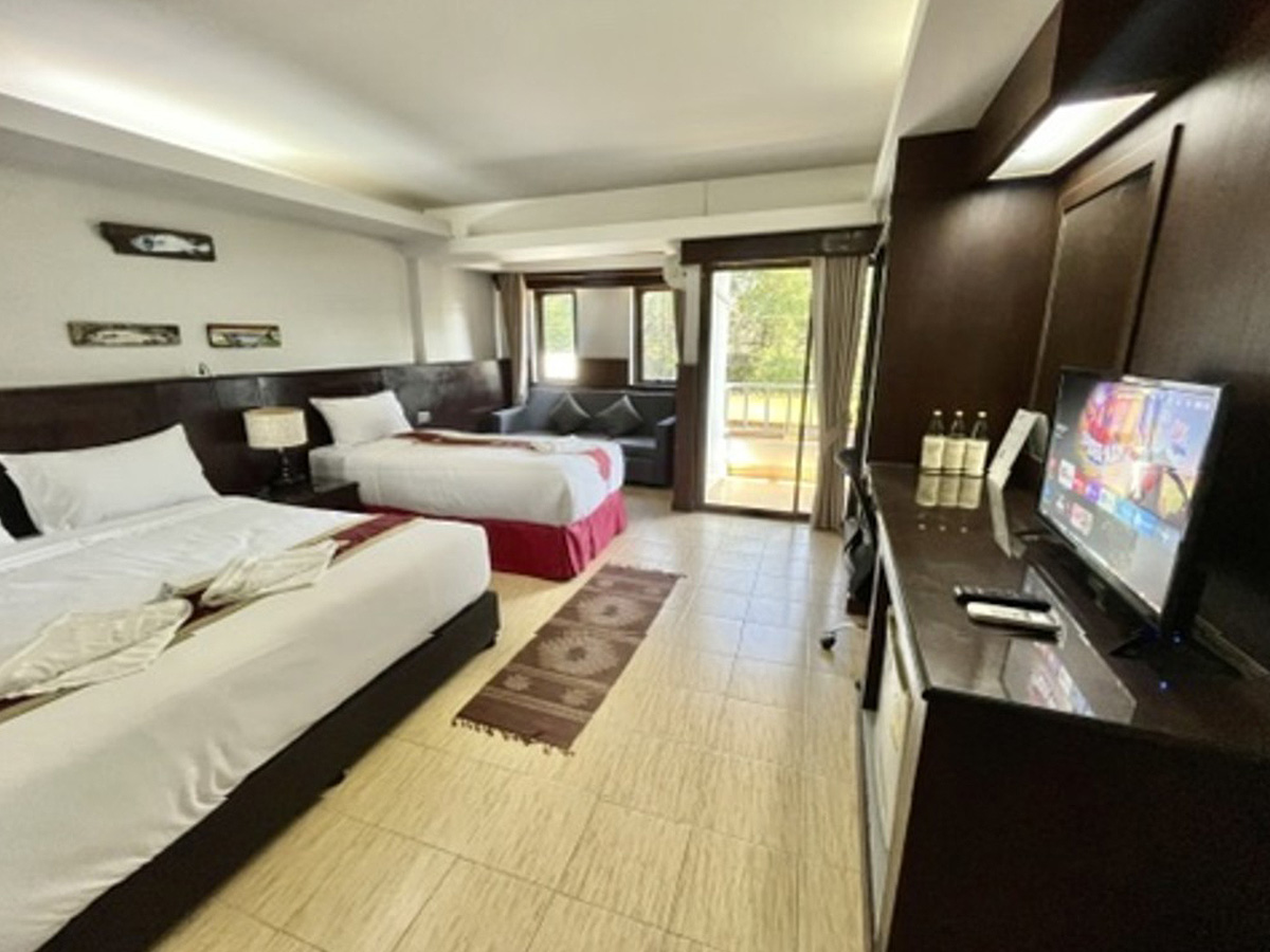 family-with-balcony-5