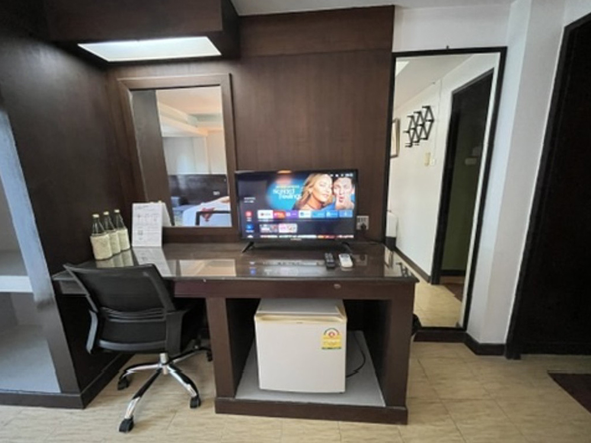 family-with-balcony-7